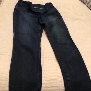 Pull on skinny/straight leg jean